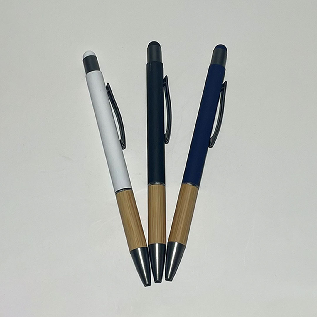 Stylos gravés : stylos personnalisés avec un nom